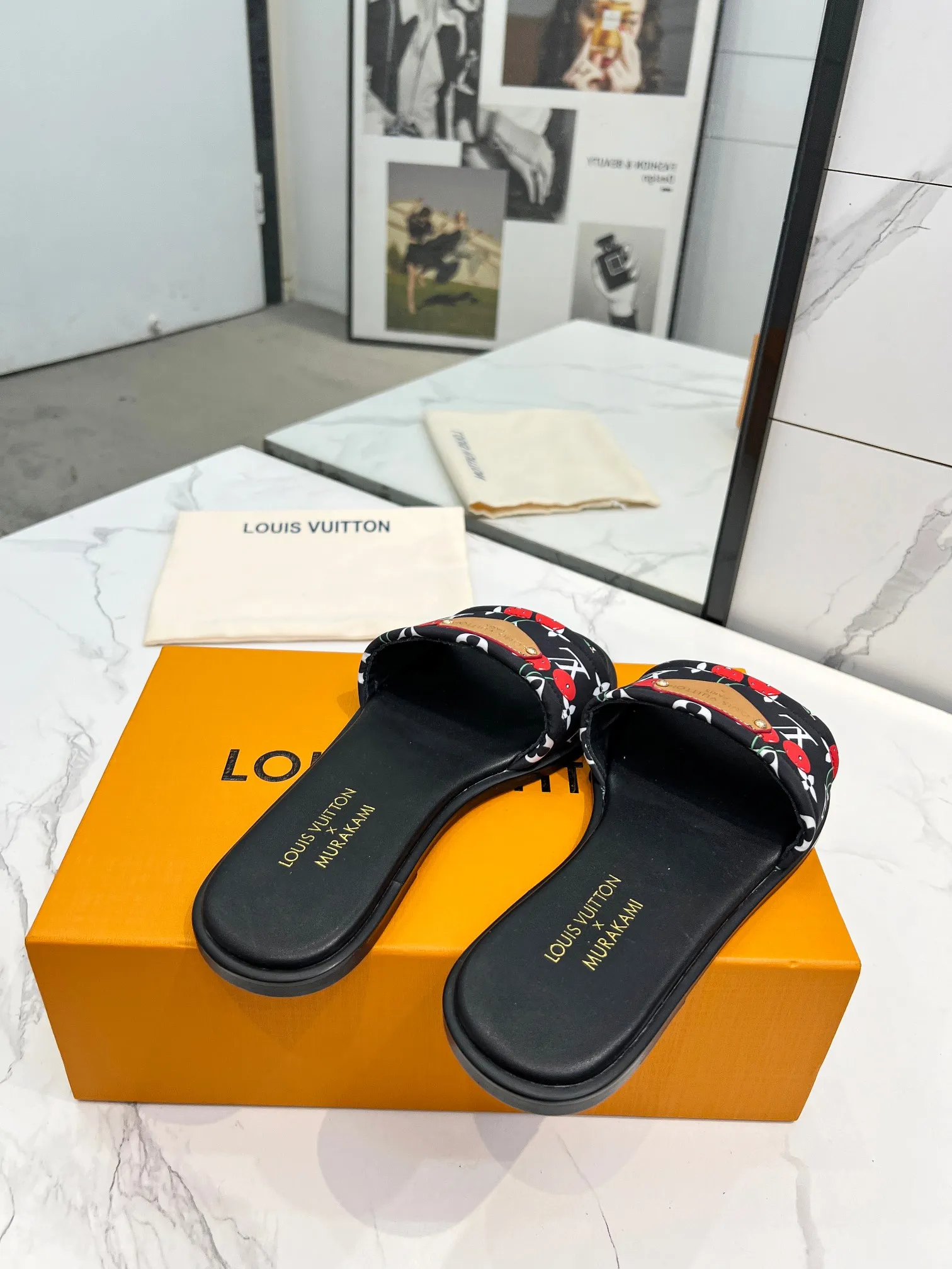 👟👟Ex-factory price 320👟👟 Genuine leather sole +40 Louis Vuitton, 1:1 advanced customization upper, fabric: customized LV special fabric, lining: sheepskin, original molding hardware, code number: 35-42, order with pictures, welcome to send pictures to place an order,